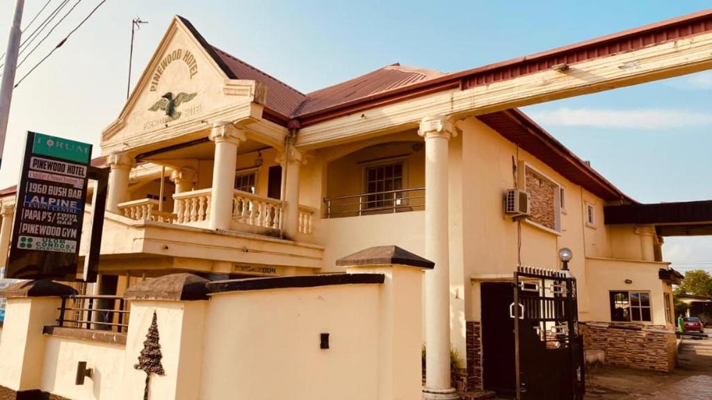 Pinewood Hotel Shillong colonial exterior