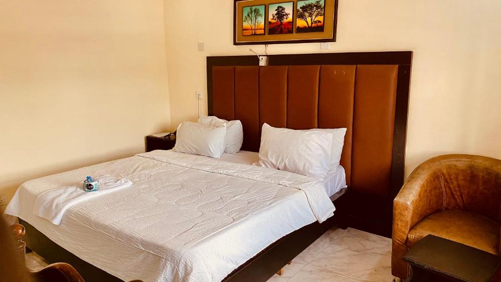 pinewood hotel shillong deluxe room interior