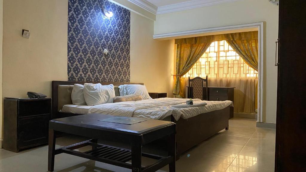 Pinewood Hotel Shillong heritage suite room