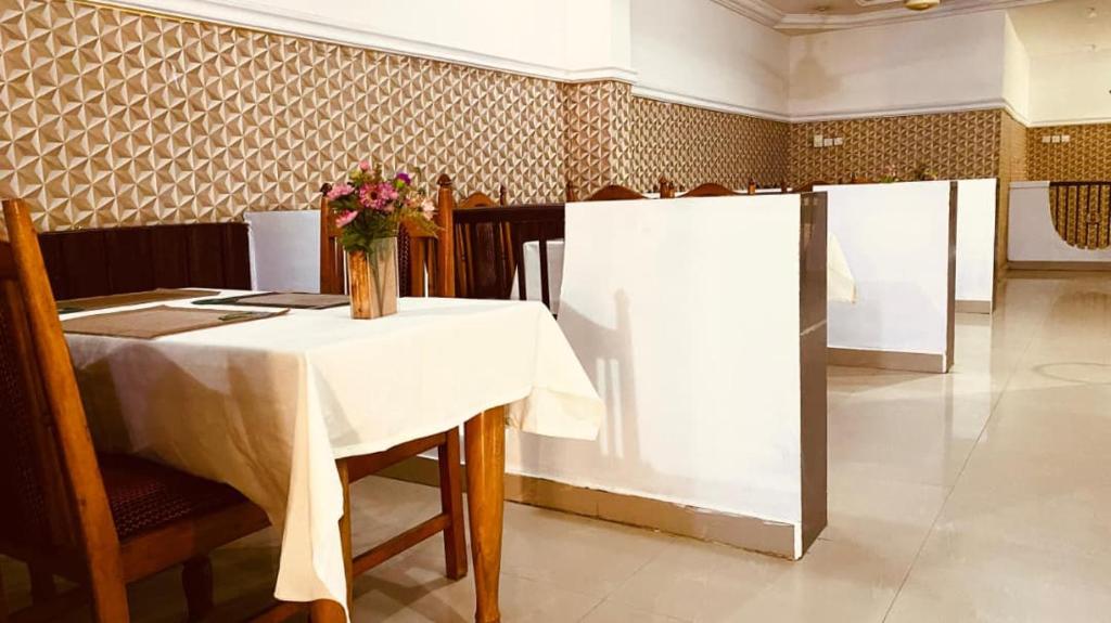 Pinewood Hotel Shillong restaurant and dining