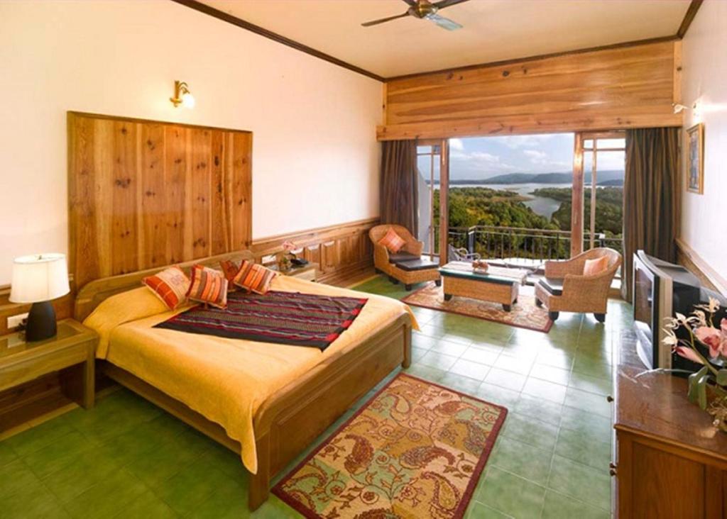 ri kynjai resort luxury suite with lake view Shillong